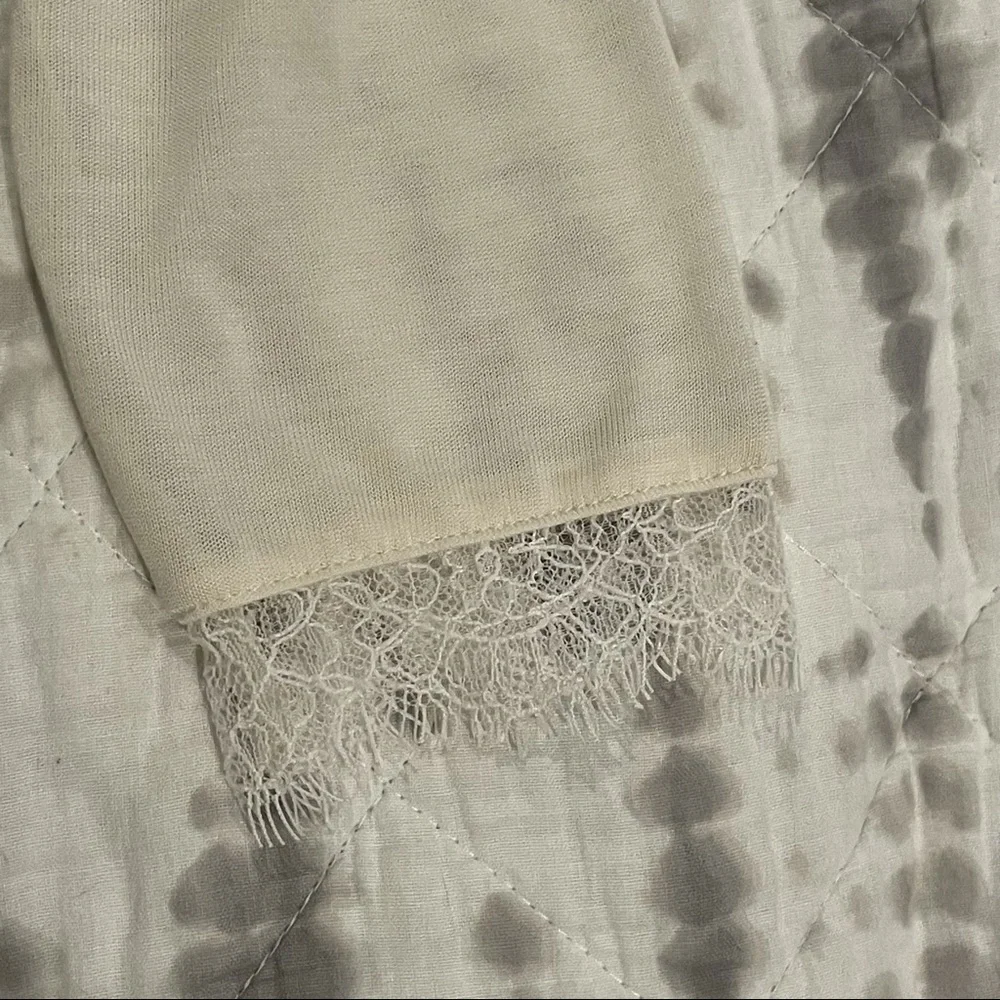 Express Relaxed Lace Pieced V-Neck Tee NWT S - Picture 7 of 11